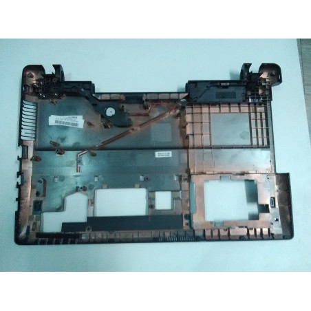 Dessous d'ordinateur noir pour Asus  X55VD 15.6 pouces Ce fond de caisse Quelques rayures et manque un caoutchou pied